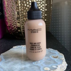 New MAC Face And Body Foundation C5 1.7 fl oz